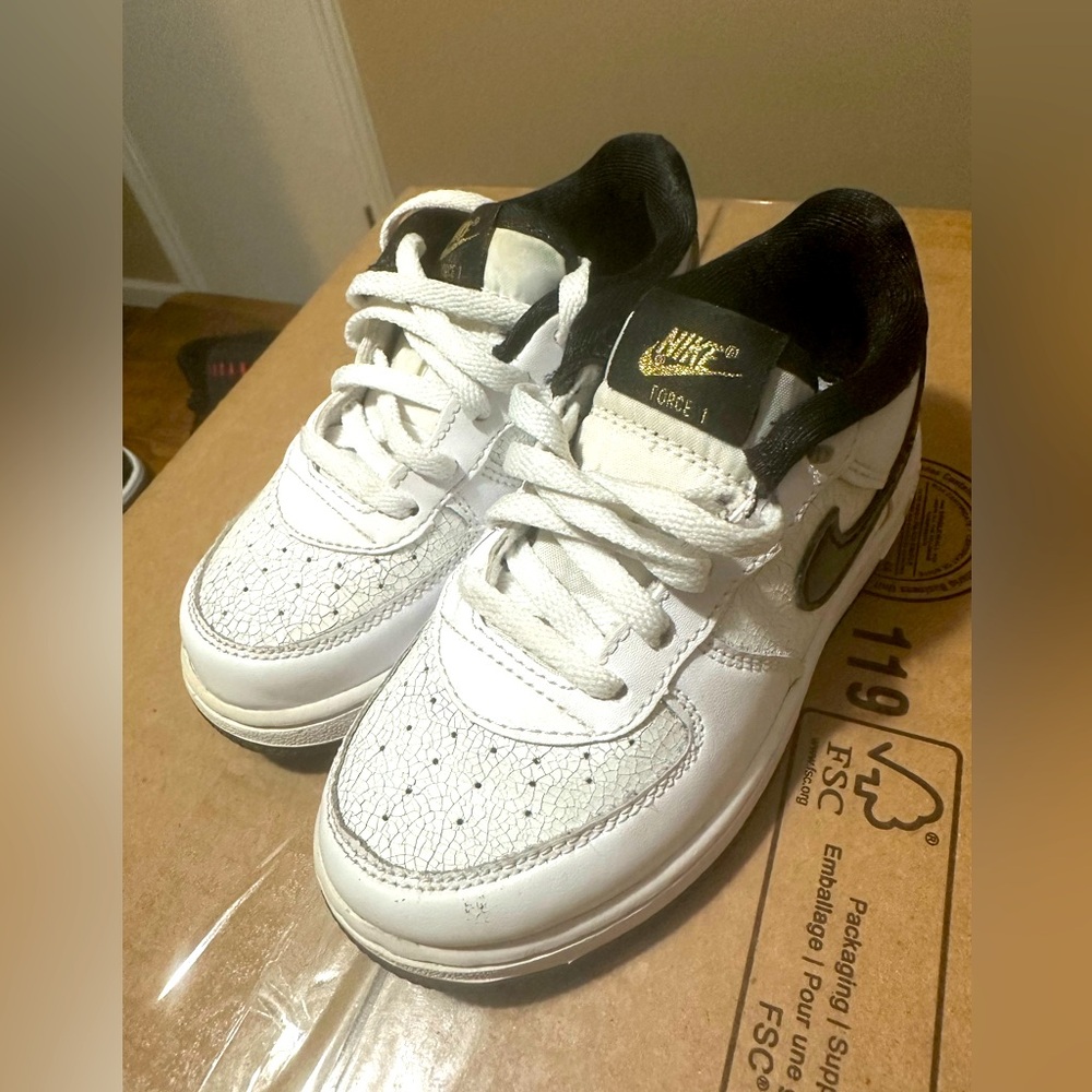 Nike Air Force 1s .. Size 10c